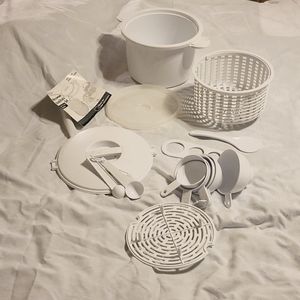 NWOT Microwave Pasta Set